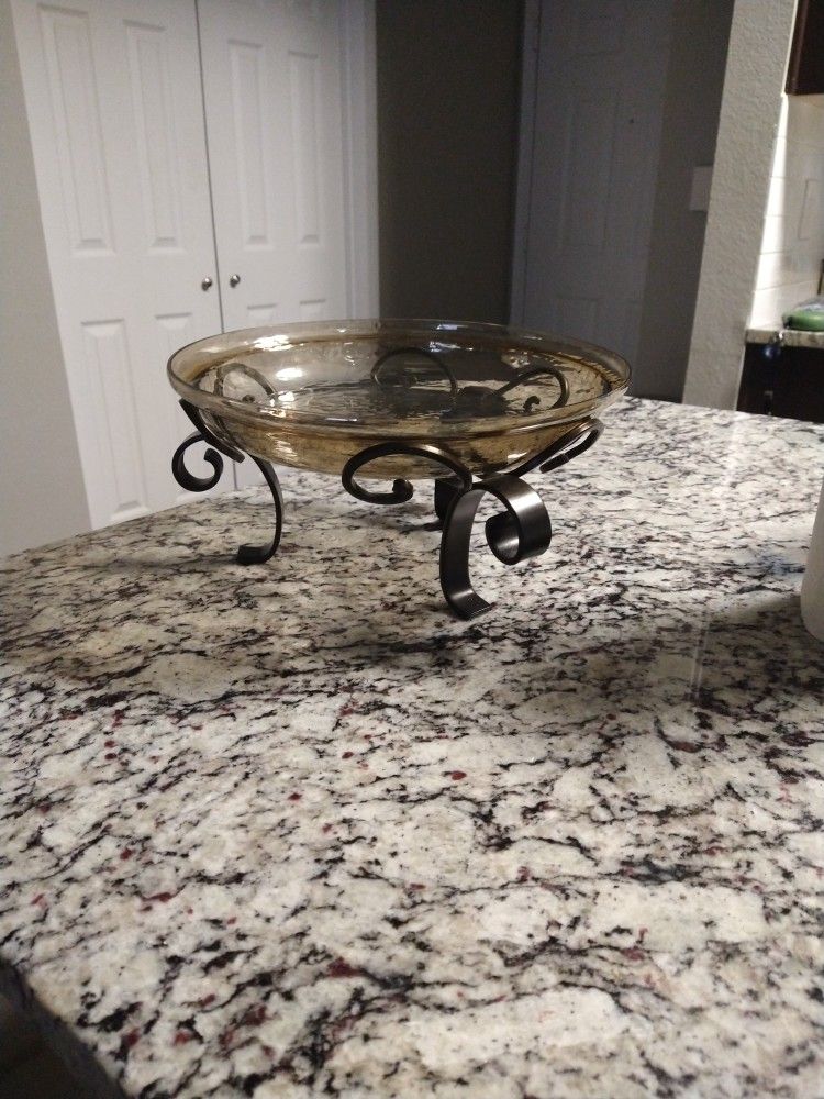 Cracked Centerpiece