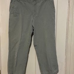 Columbia women’s khaki Capri pants 10