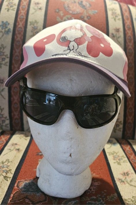 SNOOPY PEANUTS PINK GIRLS HAT /CAP WITH SUNGLASSES APROX 5 /10 YRS OLD
