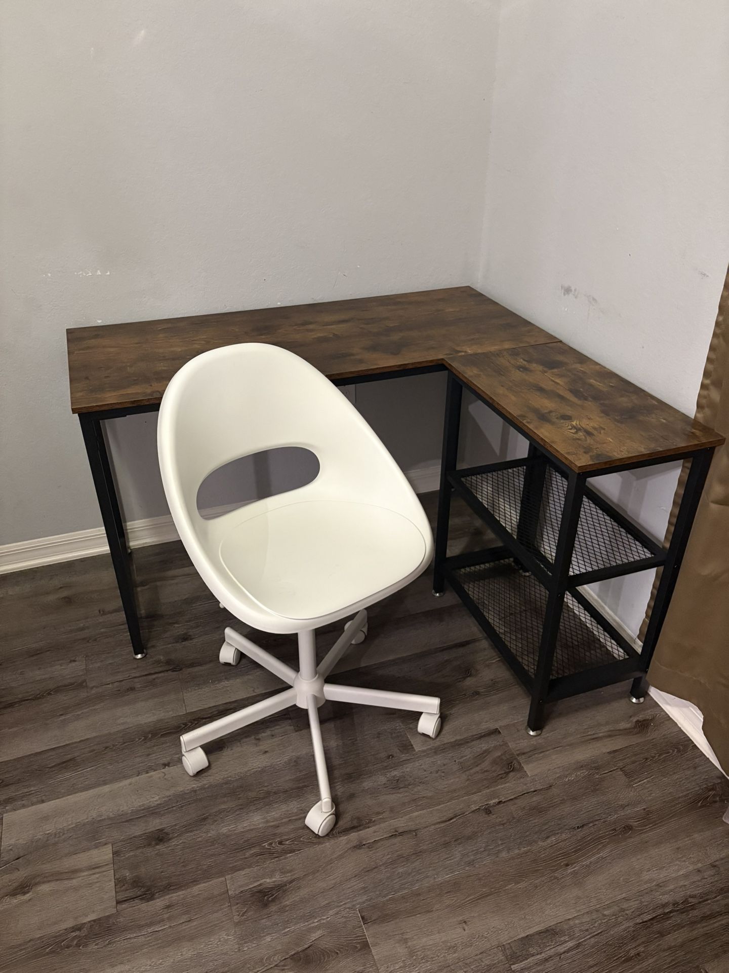 L-shape Desk & Chair