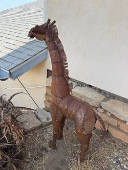 Large Metal Giraffe Garden Sculpture