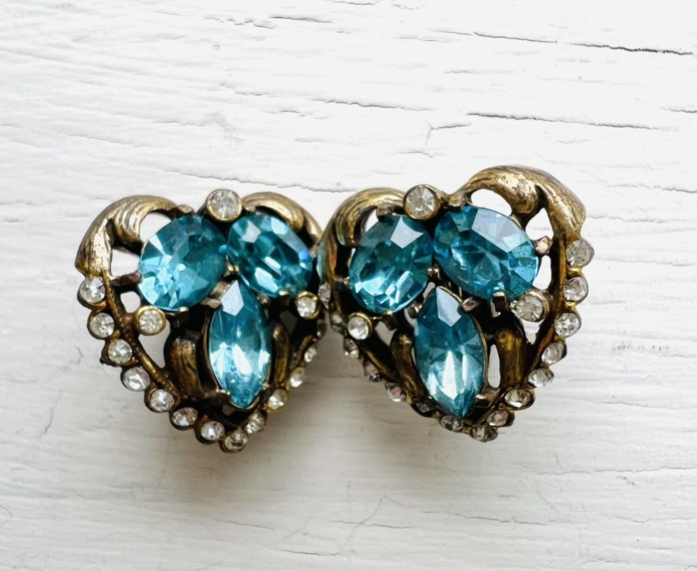 Vintage heart shaped aqua rhinestone earrings 