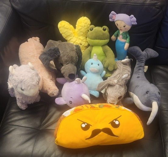 11 Plush Stuffed Toys, Mr. Taco, 3 Narwhal, Piggy, Rabbit, Dog, Mermaid, Frog, Peeps, Llama, Net Included all in pretty nice condition.