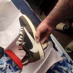 Jordan 1 Low Travis Scott