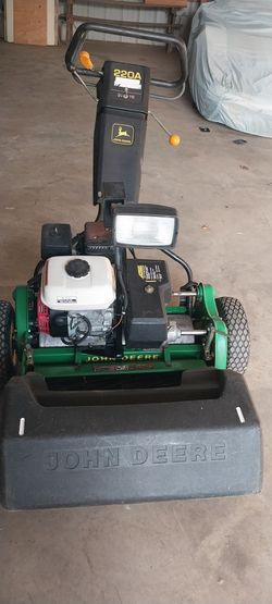 Jonh deere 220 greens mower