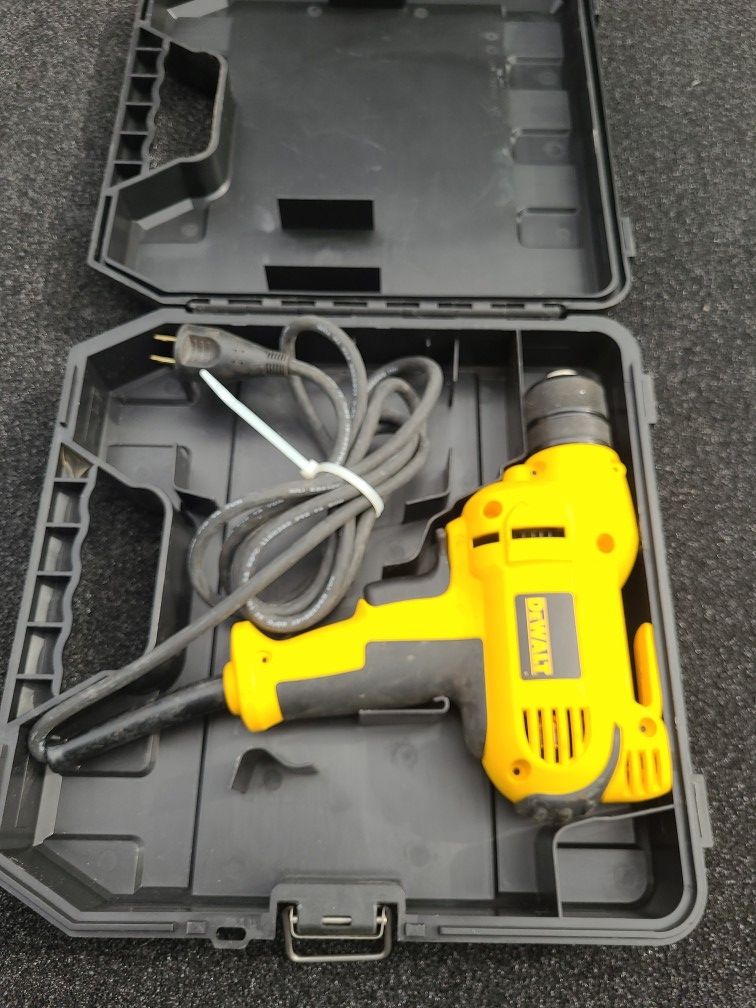 Dewalt DWD115K 3/8" (10mm) VSR Mid-handle Drill Kit With Keyless Chuck