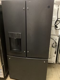 GE 36 in. 22.1 cu.ft. Counter Depth French Door Refrigerator with Water and Ice Dispenser New Scratch and Dent