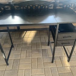 Desk free 391/2” W X 18”D X 291/2” H
Black IKEA desk