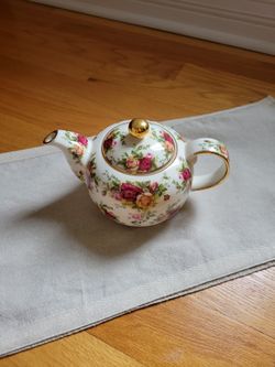 Royal Albert Old Country Roses Teapot