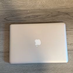 Mid 2009 MacBook Pro (charger Included)