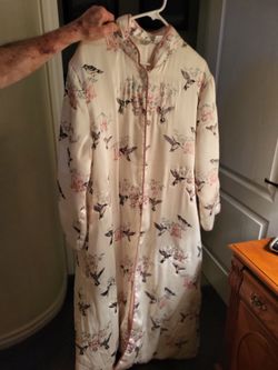 Hummingbird silk robe size large perfect