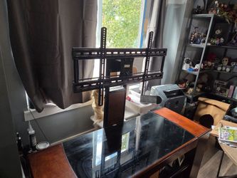 Free entertainment center that mounts upto a 80in tv