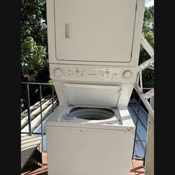 Frigidaire Washer dryer $130.