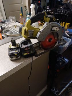 Ryoby circular saw with charger and batteries