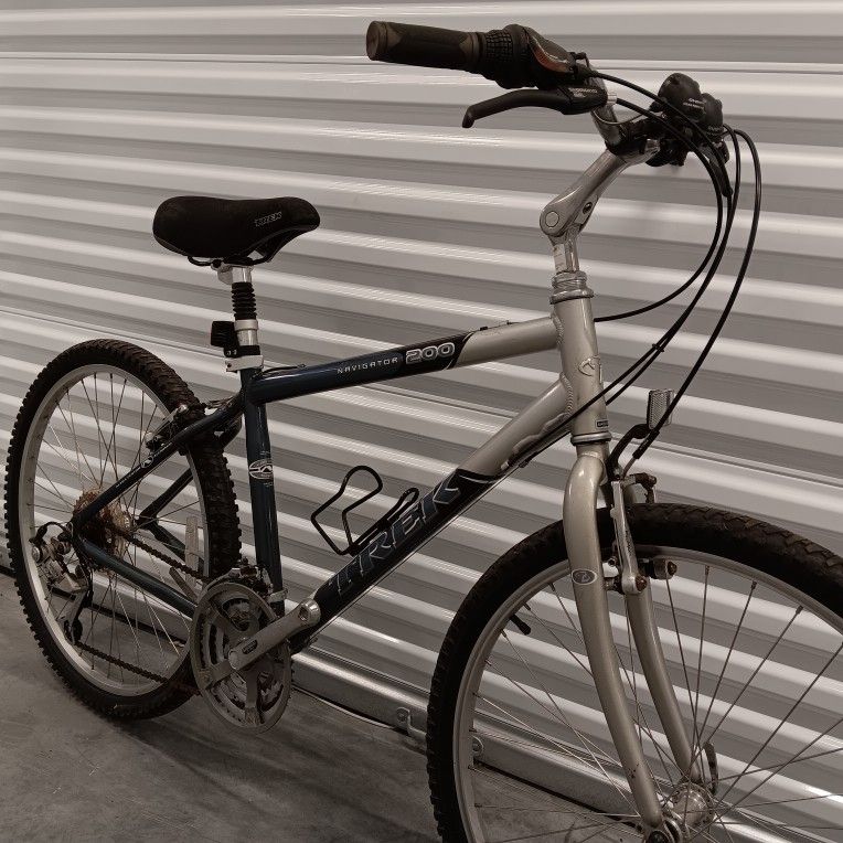TREK 21-speed hybrid/city bike, fits 5'2' to 5'6", ready to ride!