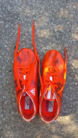 Addidas Kids size 5 soccer shoes