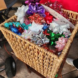New gift bows, 10 for $1