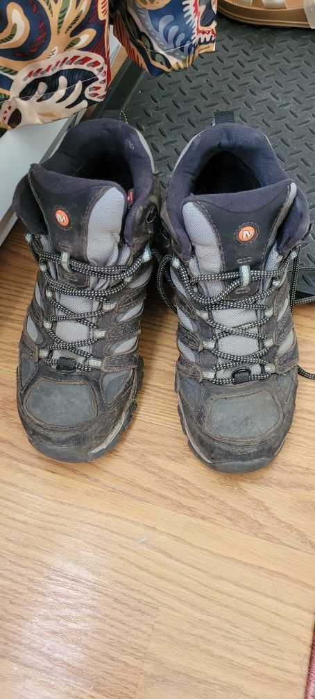 Women's Merrell Hiking Boots Size 8W