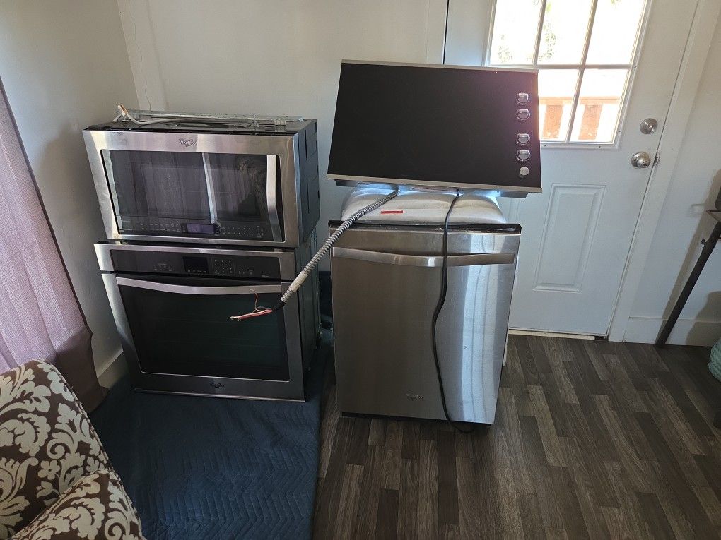 Appliance, Stove Top,dishwasher,wall Oven And Microwave  Whirlpool 