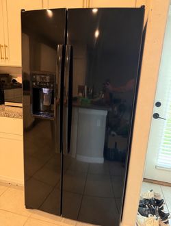2 years old black kitchen appliances