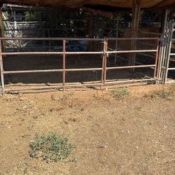 Corral panels No Roof available
