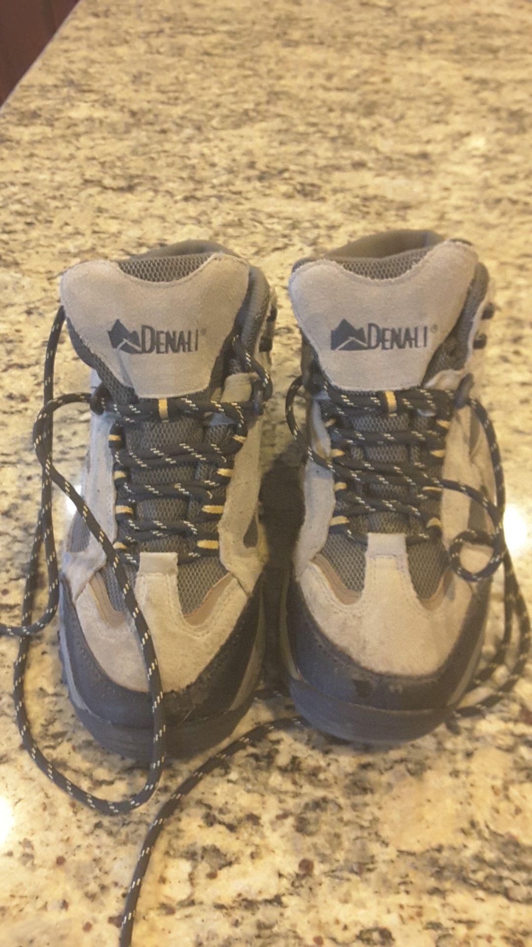 $20.00 Kids hiking shoes, Denali brand US 7 EUR 40, like new used only a few times!