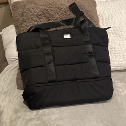 New Wilo Black Puffer Gym Bag