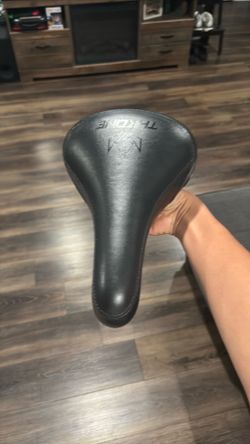 stock throne seat