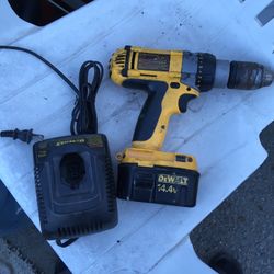 Dewalt 14v Drill; for Parts, needs battery, drill is Ok