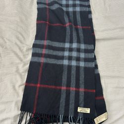 Burberry Checkered Scarf 100% Cashmere 