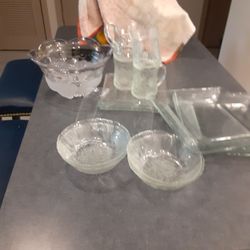 16 Piece Clear Glass Dish Set 