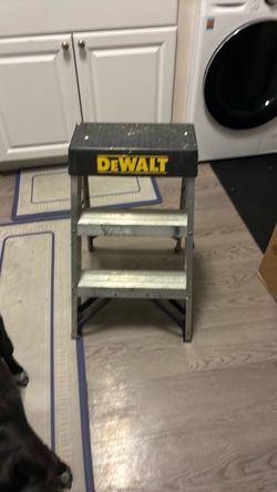 DeWalt Aluminum Step Stool Ladder