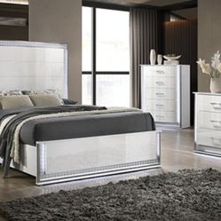 Brand New White 4pc Queen Bedroom (Available In Eastern King)
