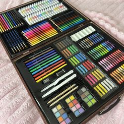 182 pc Drawing Kit 