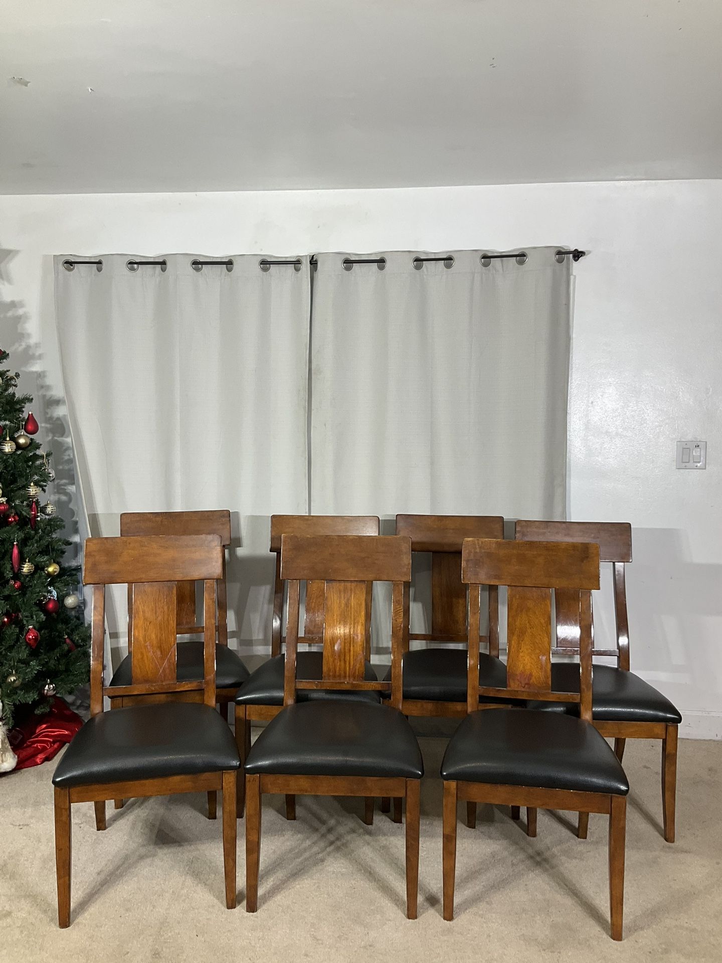 Handsome Dining Chairs (7) / Juego De 7 Sillas Para Comedor SUPER MACIZAS!