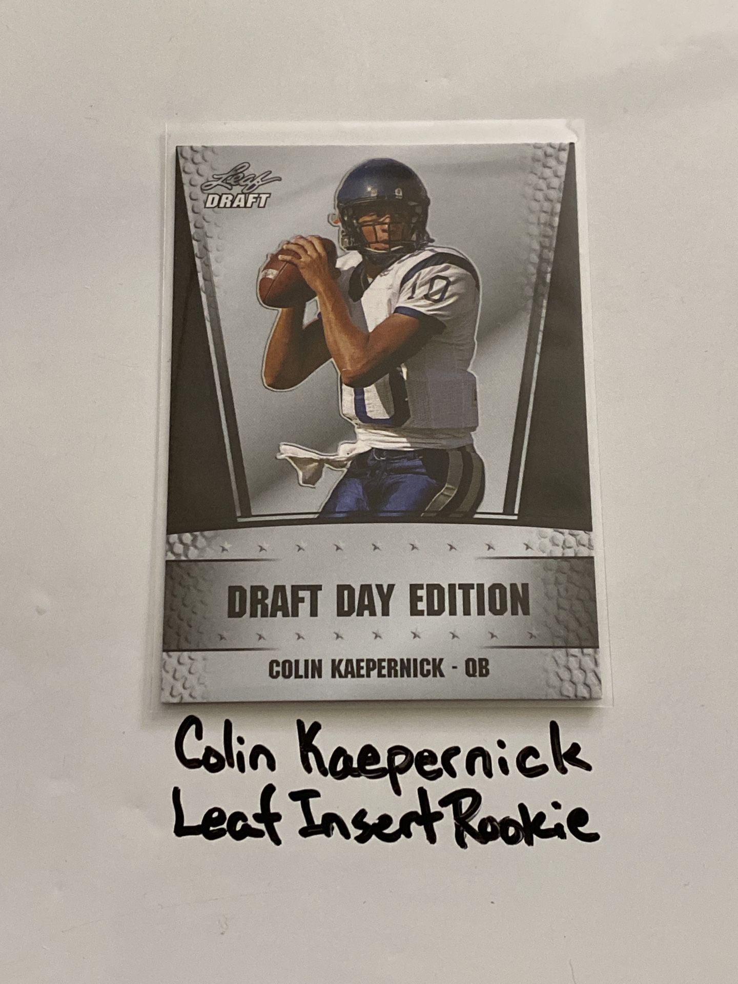 Colin Kaepernick San Francisco 49ers QB Leaf Short Print Insert Rookie Card.