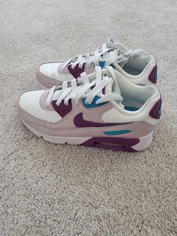Girl Nike air max 90 size 2