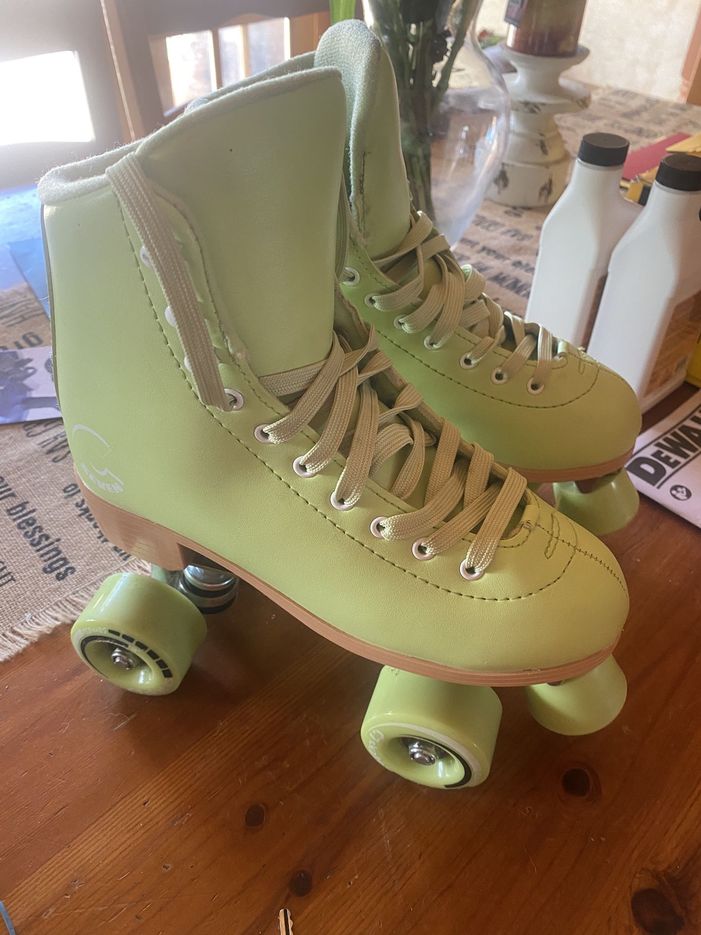 C7 CSeven Roller Skates Womens 6 Youth 5 Matcha Green Excellent