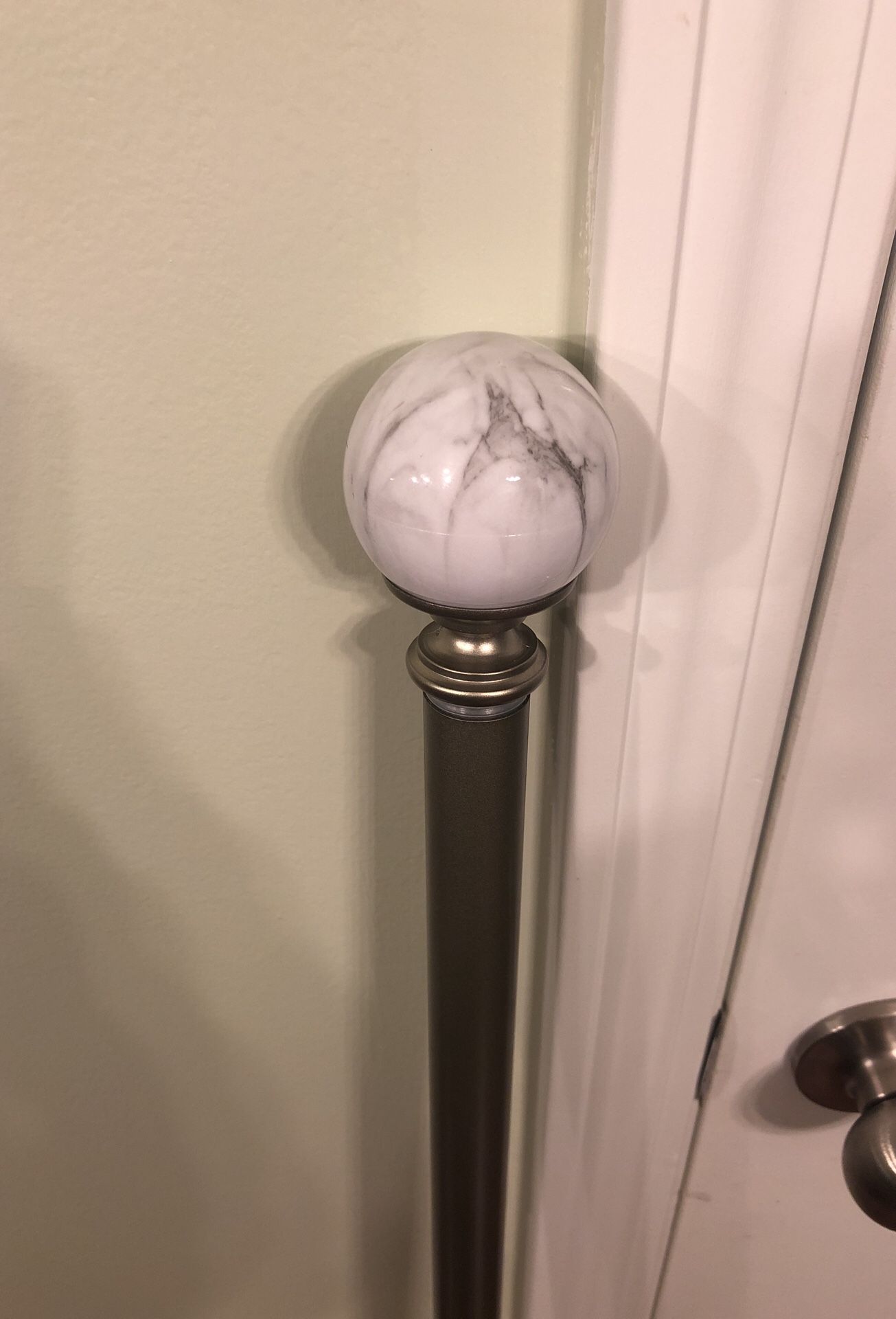 Curtain rod