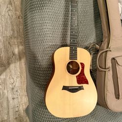 Taylor Baby Acoustic Guitar – Great Condition + Gig Bag