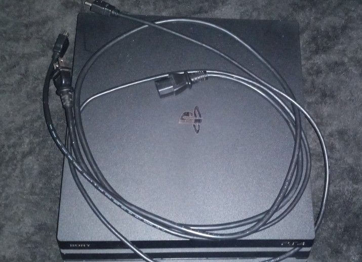 PS4 PRO (NO CONTROLLER)