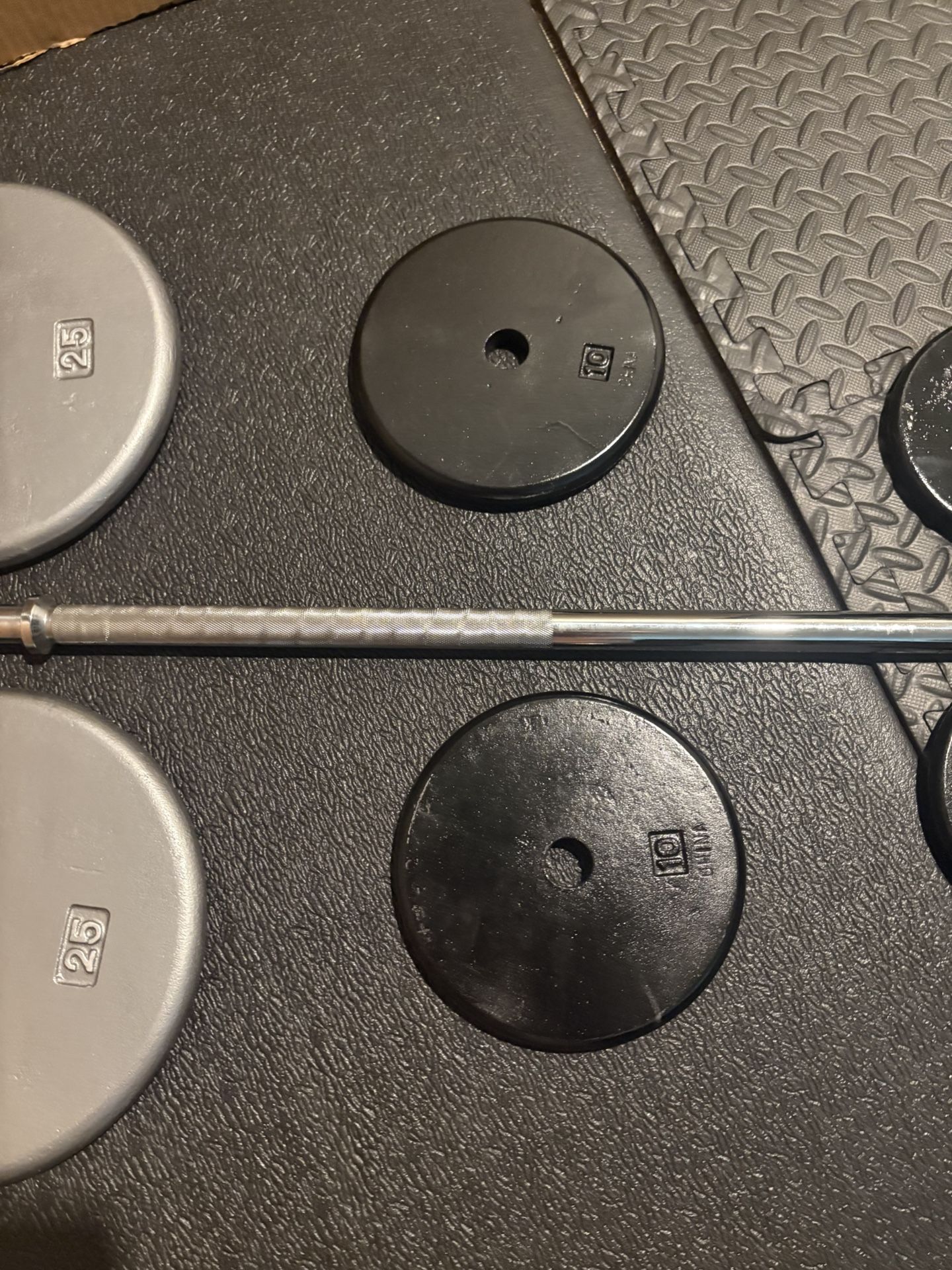 6 ft Steel 20 pounds Standard Barbell with Cast Iron Weight Pates 25#, 10# and 5#.  Total: 100 pounds