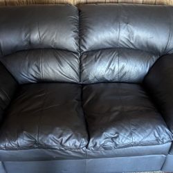 Loveseat Old Canary Pleather 