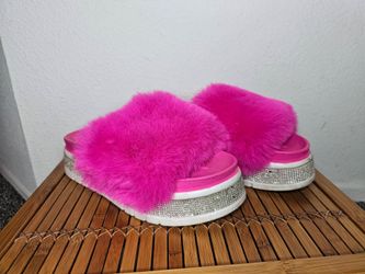 Azalea Wang Hot Pink Rhinestone Platform Slides – Size 8