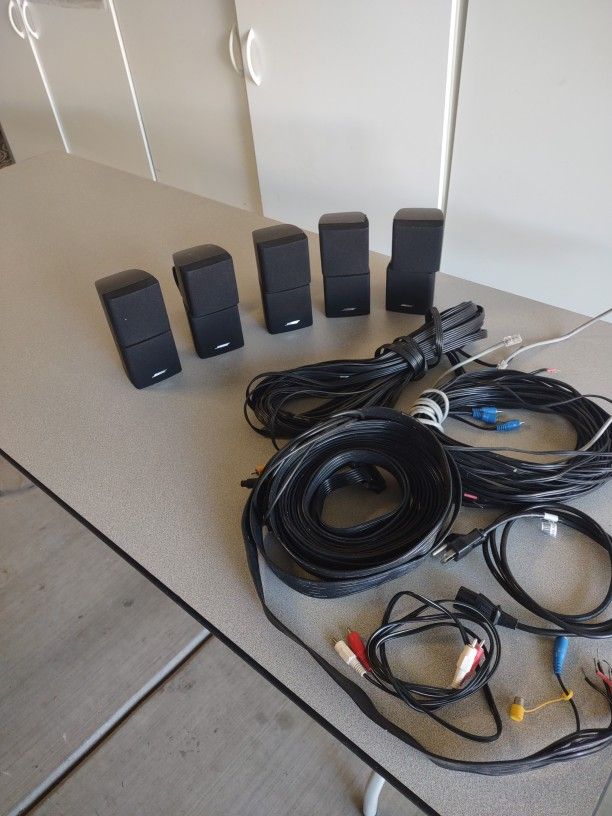 Bose Surround Sound dual cube, lot of 5