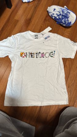 Uniqlo One Piece Short Sleeve Graphic T-Shirt