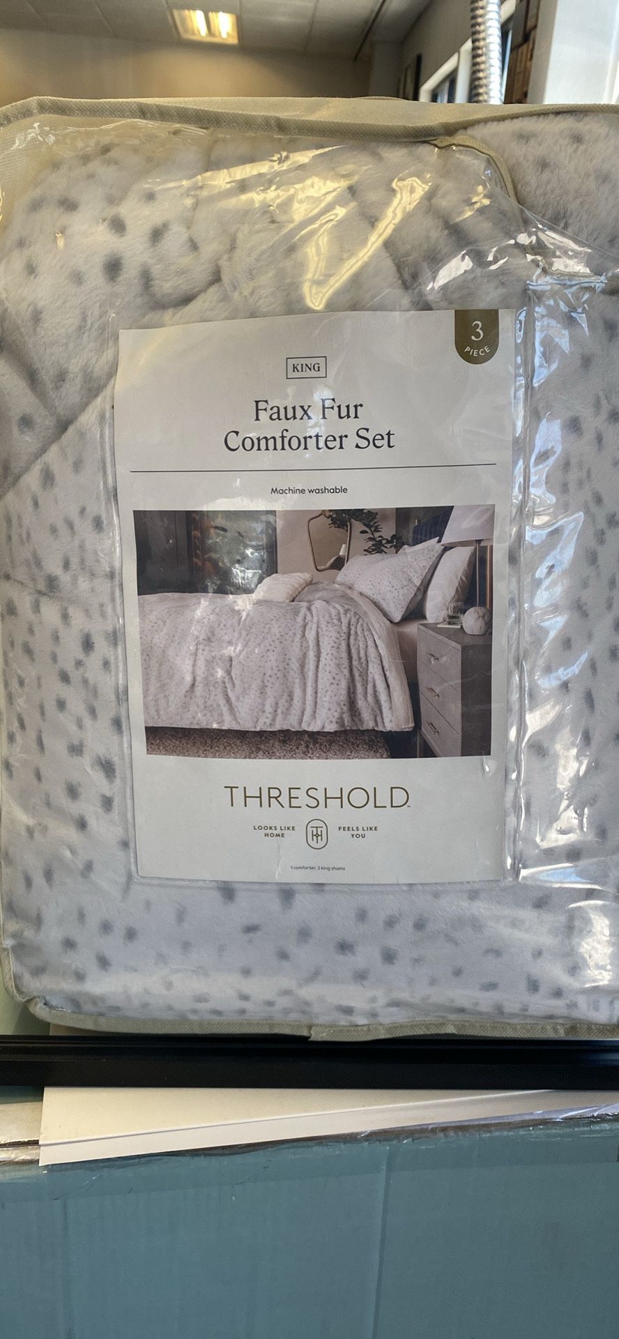 King 3 Pc Faux Fur Comforter Set  Brand New 