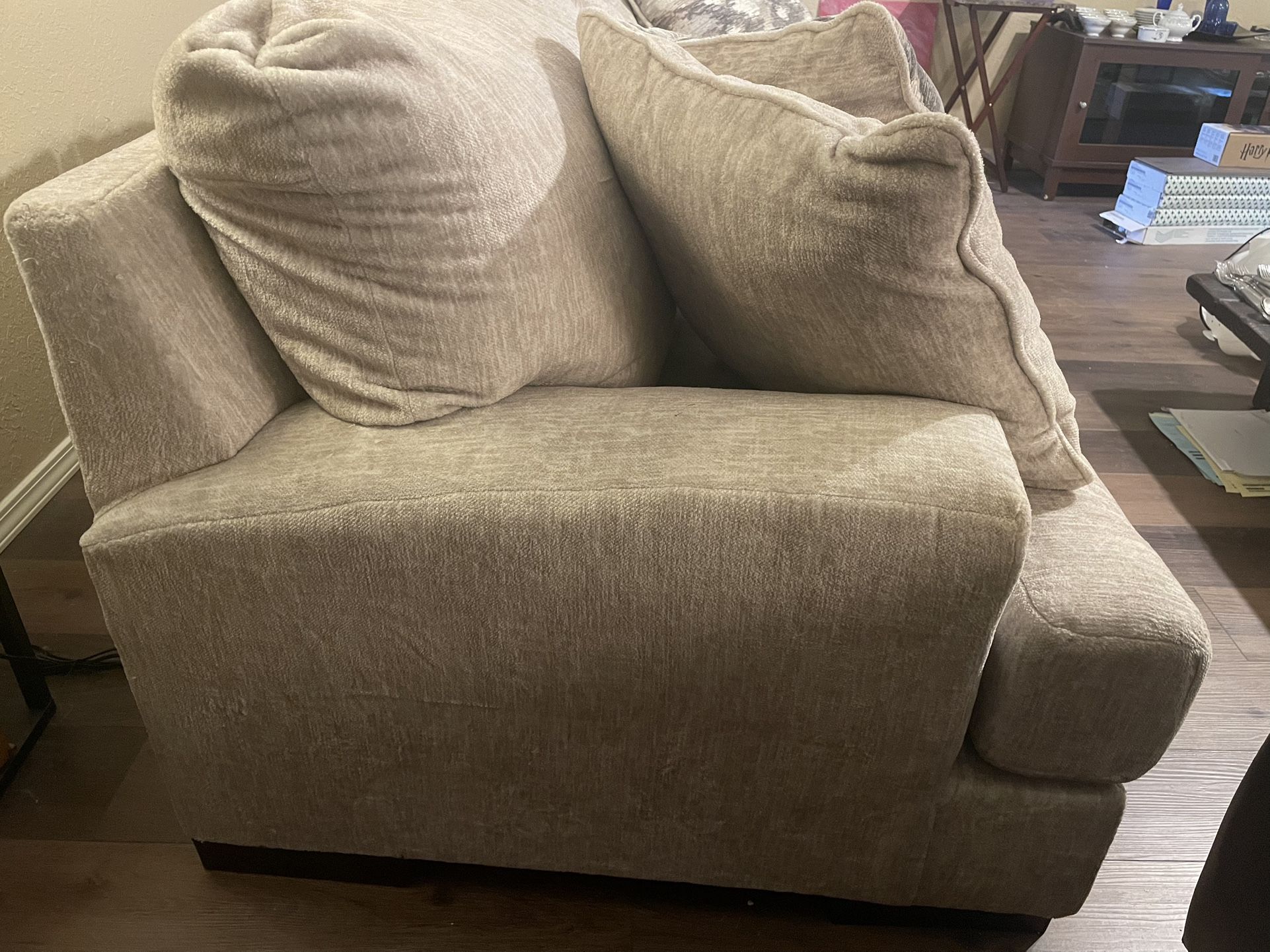 Ashley Caretti Set – Chenille Microfiber – Light Neutral Color