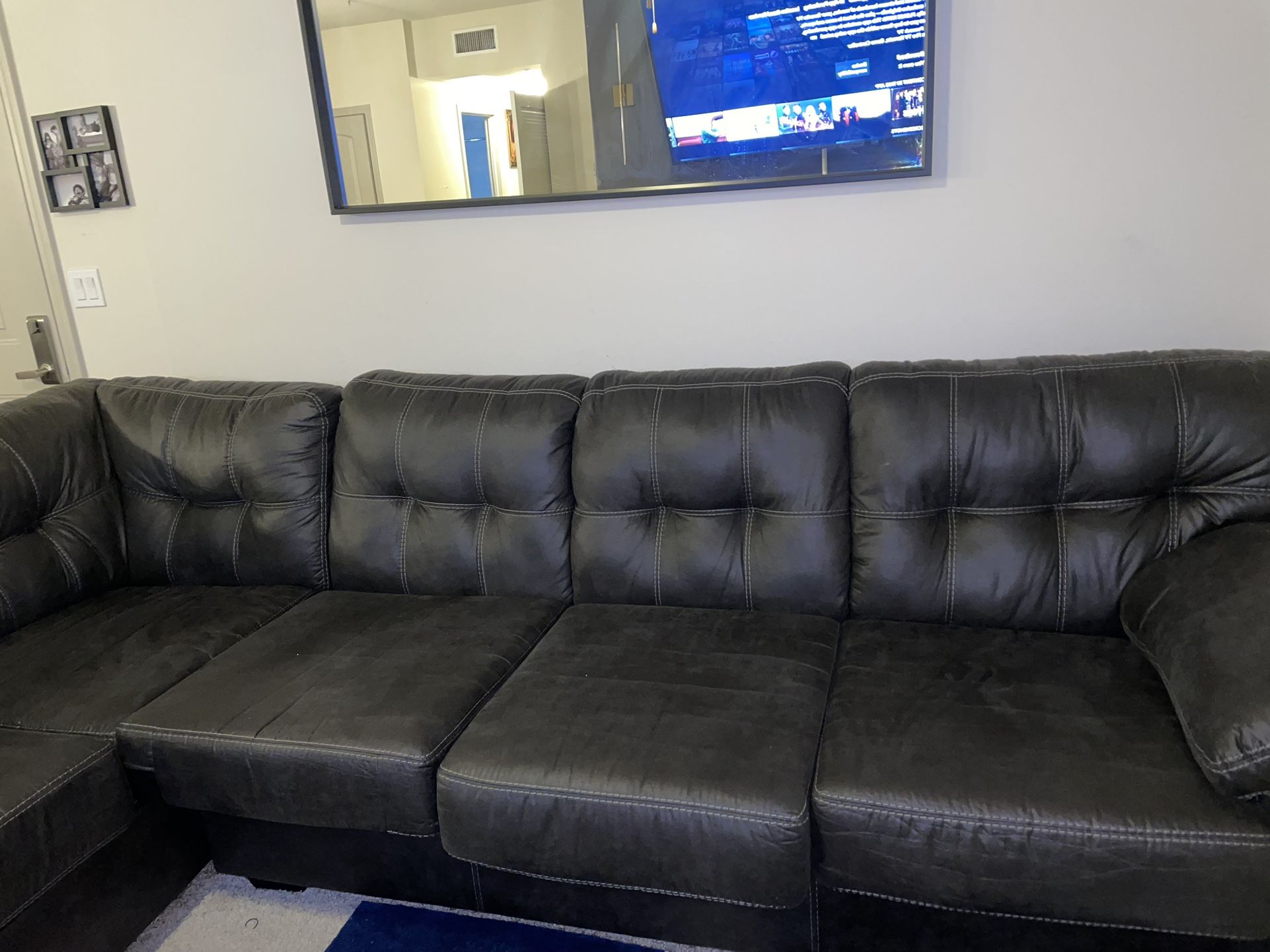 SECTIONAL COUCH