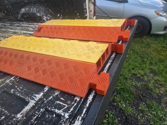 Linebacker heavy duty cable ramps.